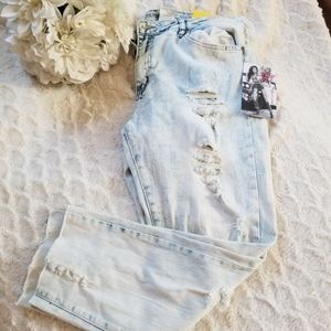 🔥PLUS SIZE🔥JUNIOR PLUS SIZE DISTRESSED JEANS!